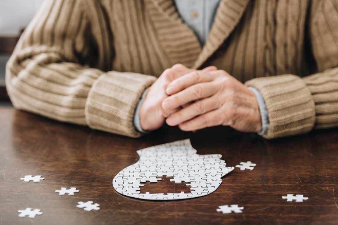 At what stage do dementia patients forget family members