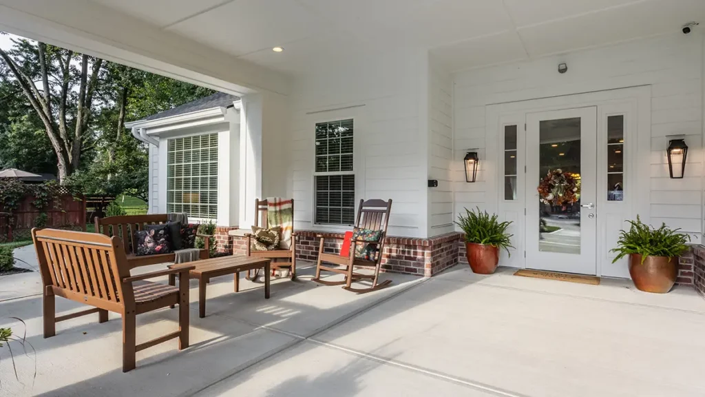 Story Cottage of Woodland - front porch